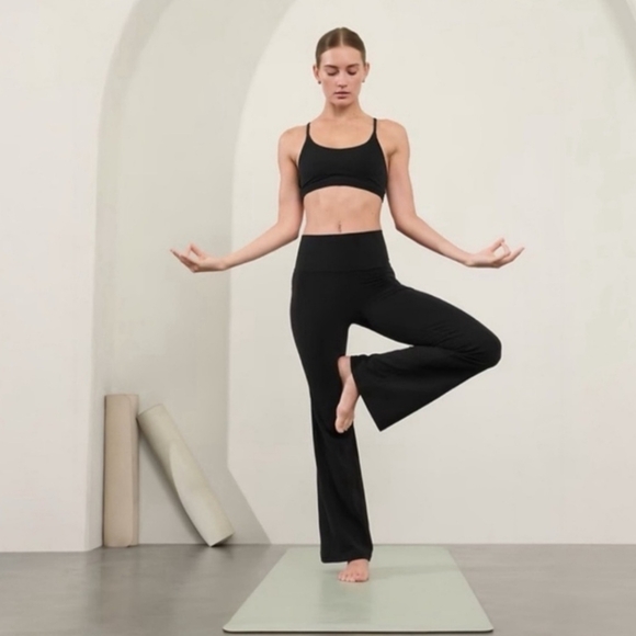 Athleta Pants - NWT Athleta Salutation Stash Flare Pant